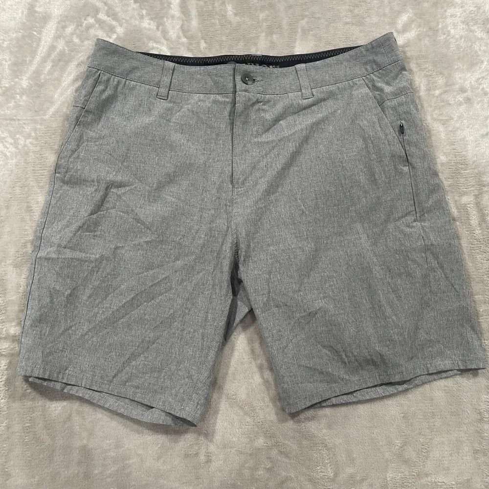 Vuori Aim Shorts Mens 34 Gray Performance Stretch Golf Casual Chino Preppy